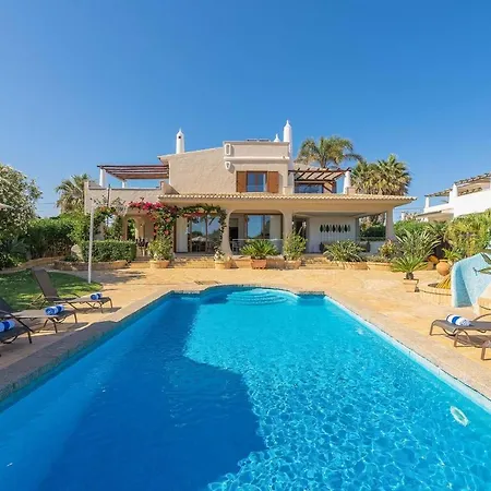 Gale Sleeps 8 Air Con Wifi Villa *